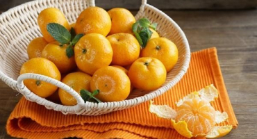 Jaké jsou důvody pro přínos a poškození mandarinky pro lidské zdraví